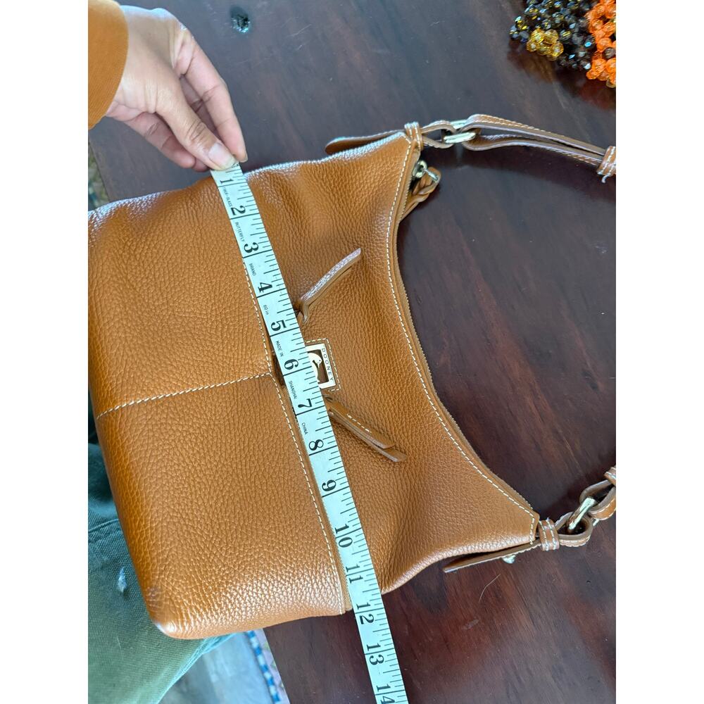 DOONEY & BOURKE Dillen pebble grain leather medium 2 zipper pocket purse in sand - Picture 4 of 13